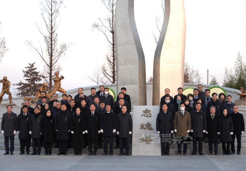 충혼탑 참배 보도자료 사진.JPG