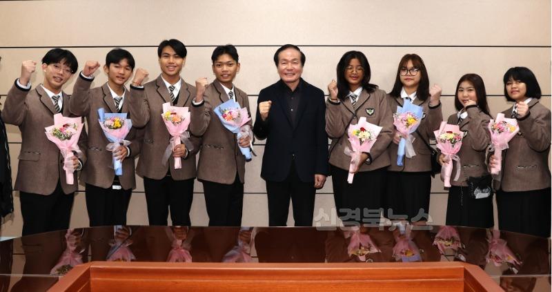 유니텍고등학교 태국유학생.jpg