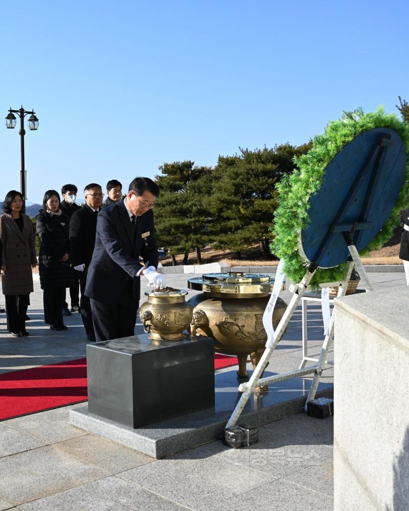 [영천교육지원청]영천교육지원청, 신년참배와 함께 2025년 시작! 사진(2).JPG