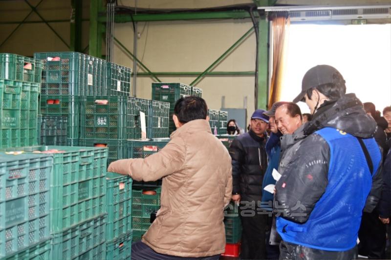 250103보도자료(청송군, 2025년 농산물산지공판장 초매식 개최) (3).jpg