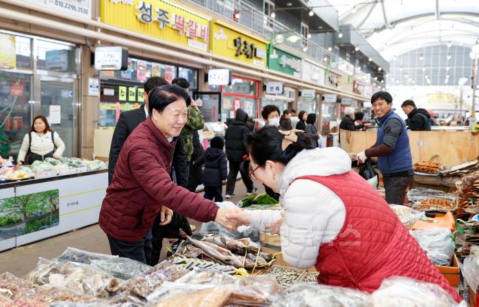 [크기변환]성주군사진(성주시장  전통시장 활성화를 위한 첫걸음기반조성 공모사업 선정).jpg