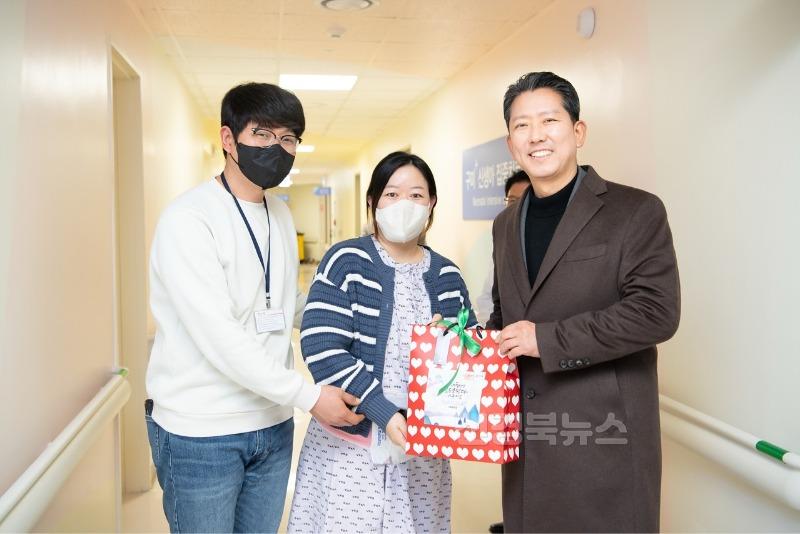 [인구청년과]2사진(신생아집중[인구청년고과]치료센터 방문).jpg