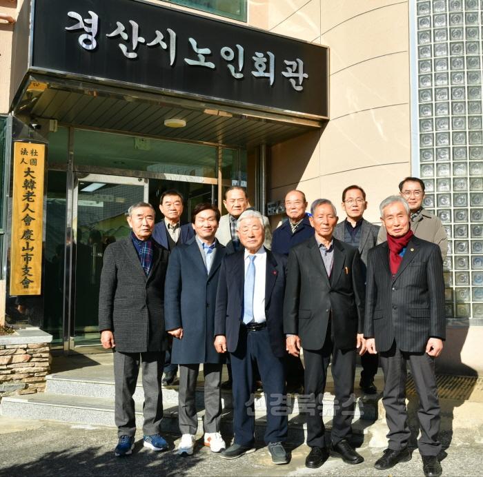 [크기변환][경산시보도자료]조현일 경산시장, 대한노인회 경산시지회 방문 인사(1).JPG