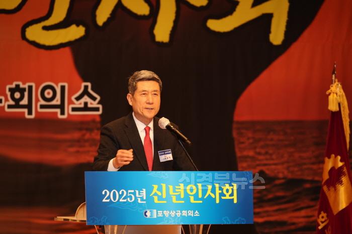 [크기변환]250106 이강덕 시장, 지역의 미래 견인할 기반 구축…포항 대도약 발판 마련.jpg