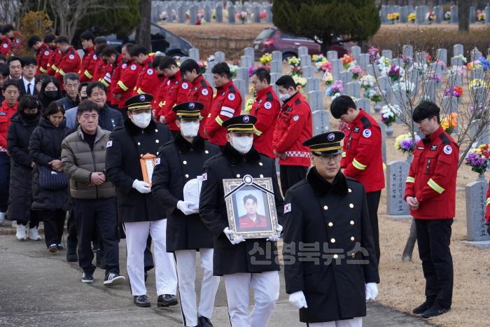 [크기변환]사진1. 故 이영도 공중진화대원 국립대전현충원 안장식.jpg