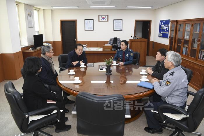 [크기변환]1-2 0108 문경시사진자료(신현국 문경시장, 2025년 새해맞이 기관 방문)-총무과.jpg
