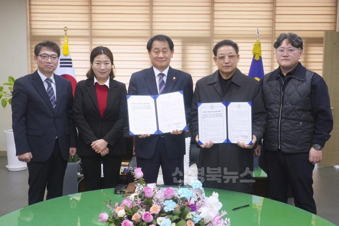 [크기변환]안동시의회_본회의_수어통역_업무협약식 (1).jpg