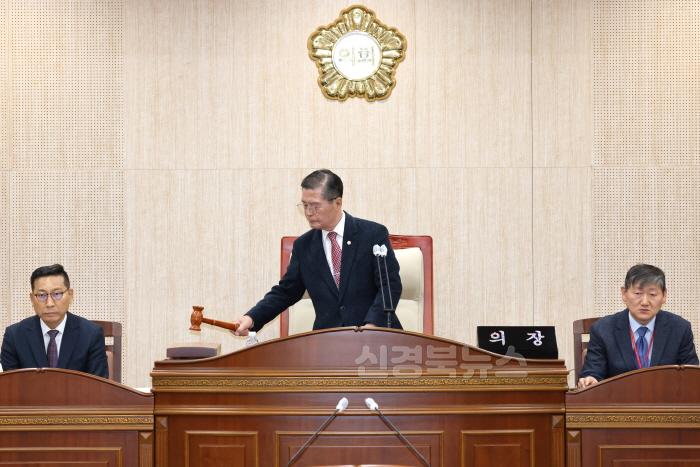 [크기변환]250108보도자료 (청송군의회  새해 첫 임시회 개회) (2).JPG