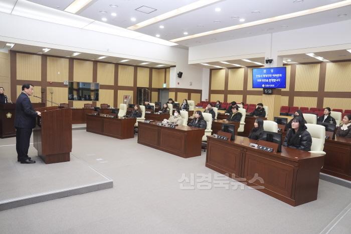 [크기변환]안동시_지역대학생_행정인턴_의회견학 (5).jpg