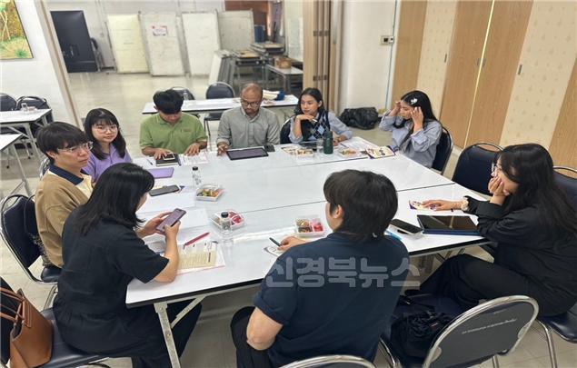 그룹 토의.jpg