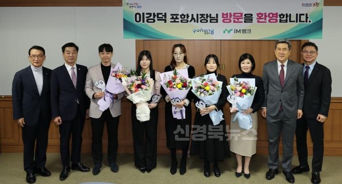 [크기변환]250114 지역 경제 활성화 마중물, 포항사랑상품권 지류형 특별 할인 첫 개시4.jpg