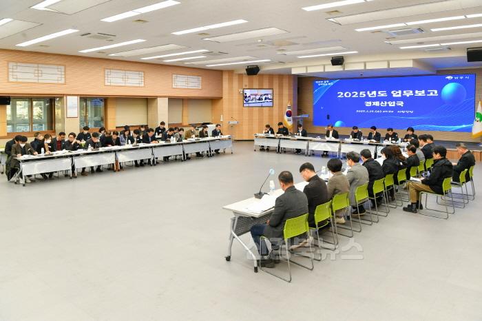 [크기변환]영주-1-1 2025년도 영주시 주요업무계획 보고회가 개최되었다.jpg