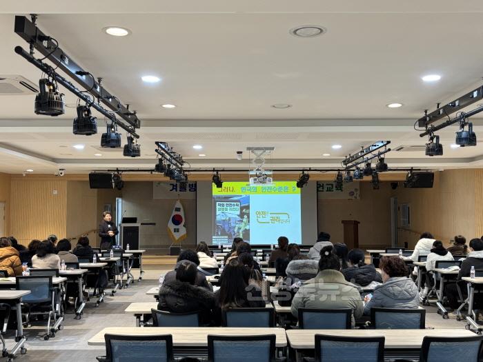 [크기변환][행정지원과] 예천교육지원청, 겨울방학 중 급식종사자 정기안전보건교육 실시 (2).jpeg