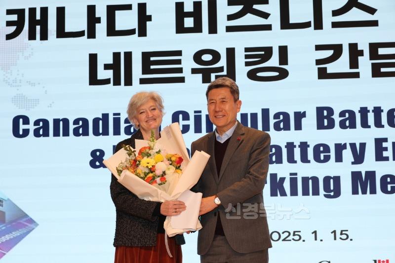 250116 캐나다 비즈니스 사절단 포항 방문, 배터리 순환 경제협력 논의2.jpg