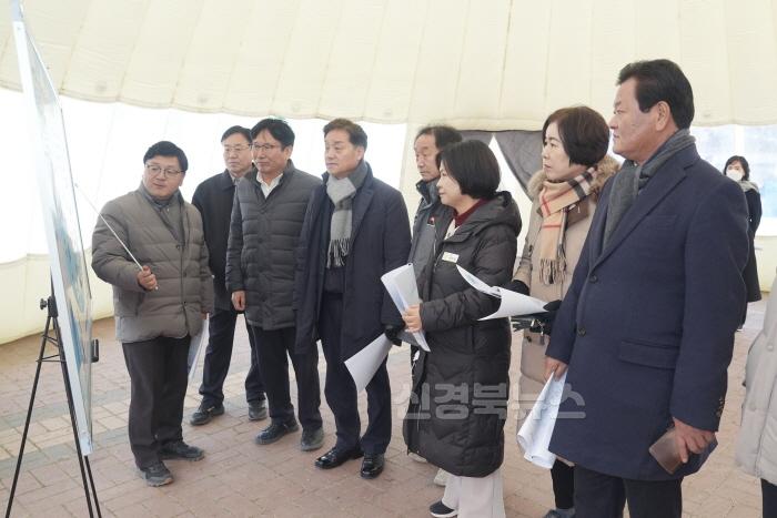 [크기변환]문화복지위원회_현장방문(2025암산얼음축제_암산유원지) (1).jpg