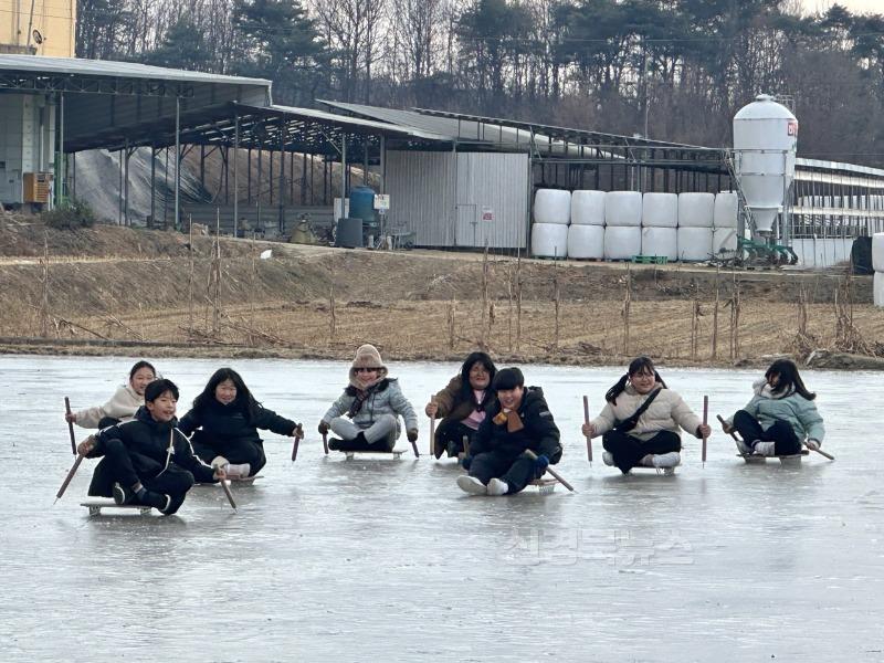 1. 0117 문경시 사진자료(겨울특별활동) - 여성청소년과.jpg