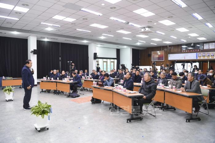 [크기변환]1-5. 0121 문경시 사진자료(신현국 문경시장, 2025 을사년 새해 기자간담회 개최)-홍보전산과.jpg