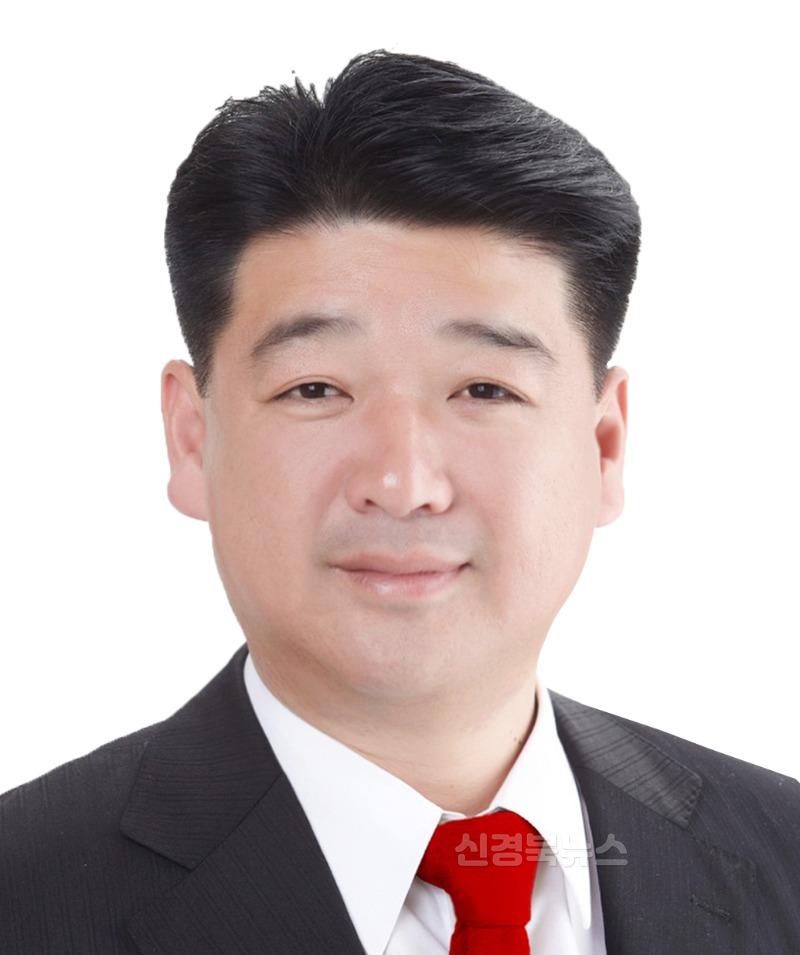 나영민 김천시의회 의장_프로필사진.jpg
