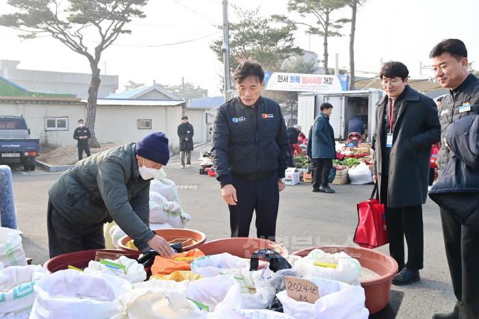 [크기변환]250121보도자료(청송군, 설 명절 전통시장 장보기 행사 실시) (4).jpg