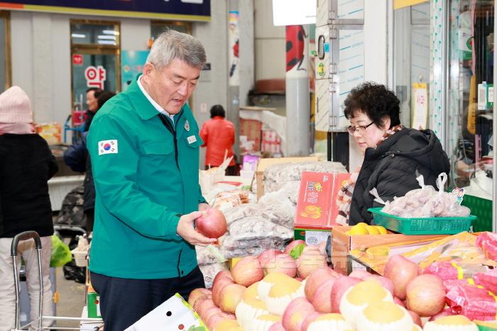 [크기변환]2025 01 22 설맞이 전통시장 장보기행사(지역경제과)290.JPG