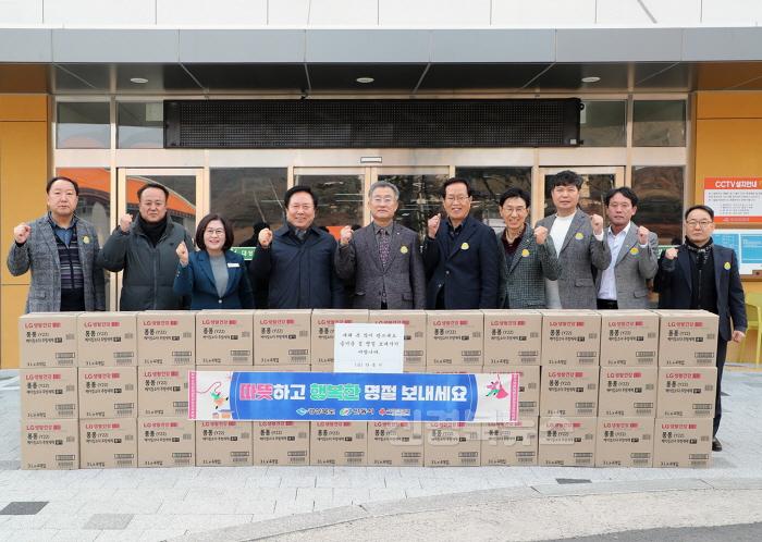 [크기변환]0123 권기창 안동시장  설 명절 앞두고 사회복지시설 위문.jpg