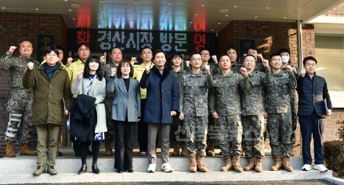 [크기변환][경산시보도자료]조현일 경산시장, 설 명절 비상근무기관 근무자 격려(1).jpg