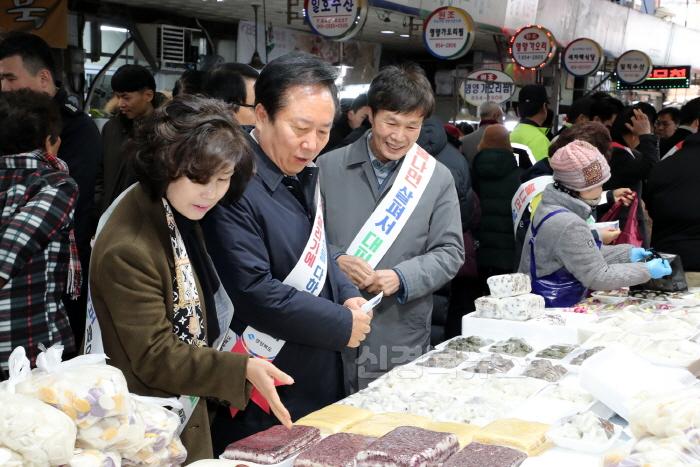 [크기변환]0124 권기창 안동시장, 설 명절 민생현장 방문 (2).JPG