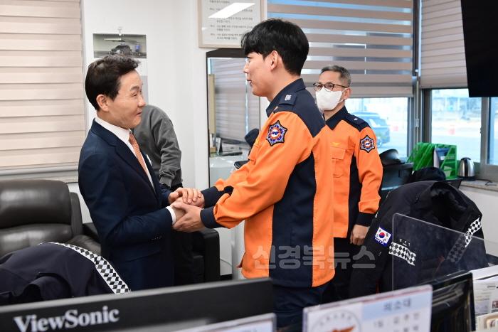 [크기변환]01.24-1 보도자료(설연휴 종합상황실 근무자 격려)고령소방서(3).jpg