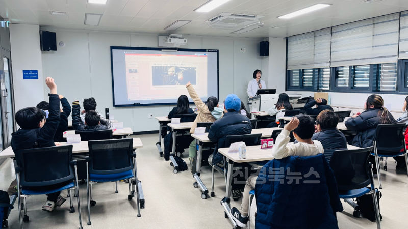 [청도도서관] 청도서관 겨울독서교실 「무인도에서 살아남기」성료2.png