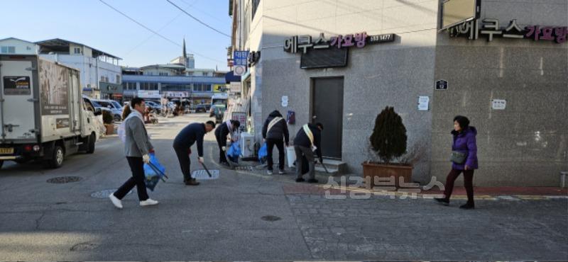 4-4. 0131 문경시사진자료(점촌2동 설맞이청소).jpg