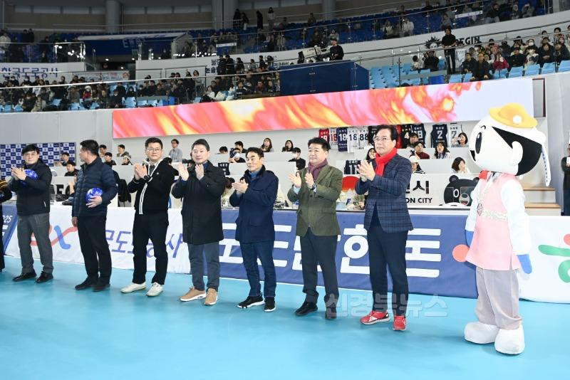 2025-01-28 하이패스 배구단 홈경기 김천시의회의날DSC_4222_1.jpg