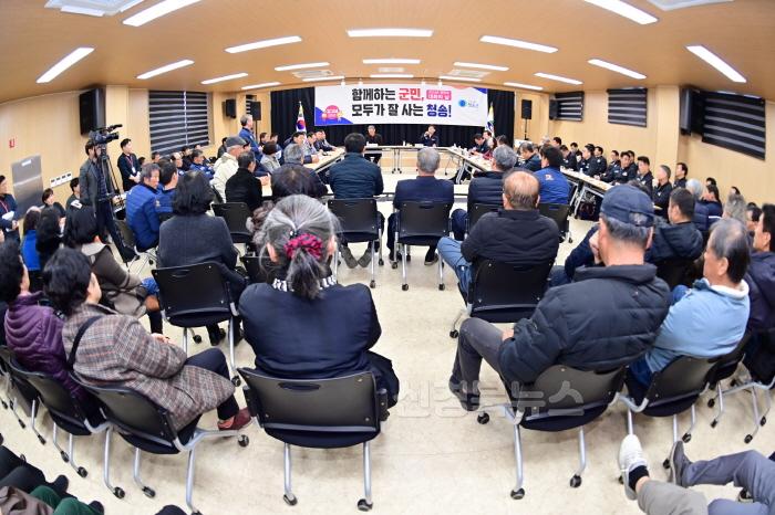[크기변환]250203보도자료(청송군, 소통으로 더 다채로운 청송을 그린다-지난해 군민과의 대화 모습) (1).jpg