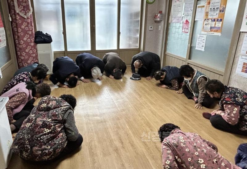 매전면)매전면, 경로당 순회 방문… 어르신들과 소통 강화2.jpg