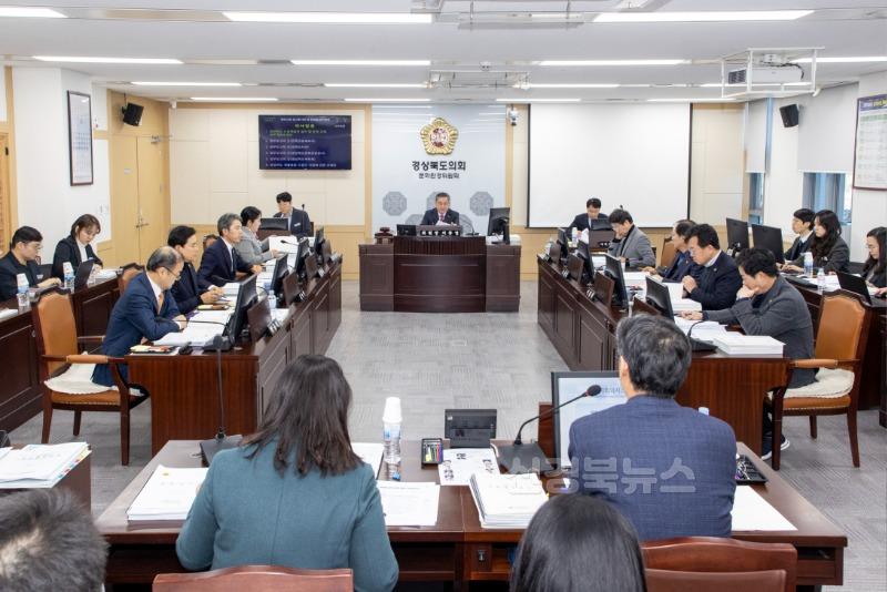 2025.02.04_제352회_임시회_문화환경위원회.JPG