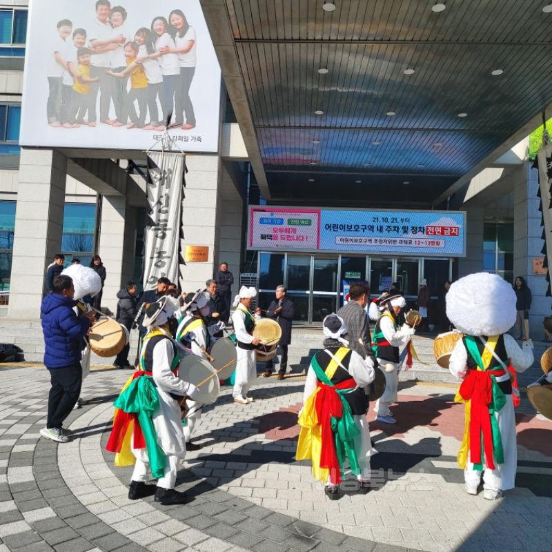 대신동 농악단 지신밟기 행사 실시-대신동(사진4_시청앞).jpg
