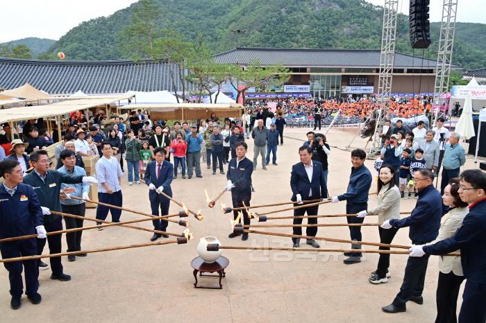 [크기변환]250207보도자료(청송군  2025년 문화로 꽃피는 지역경제[선순환 지역경제  북적북적 문화체육 청송-청송백자축제]) (1).jpg