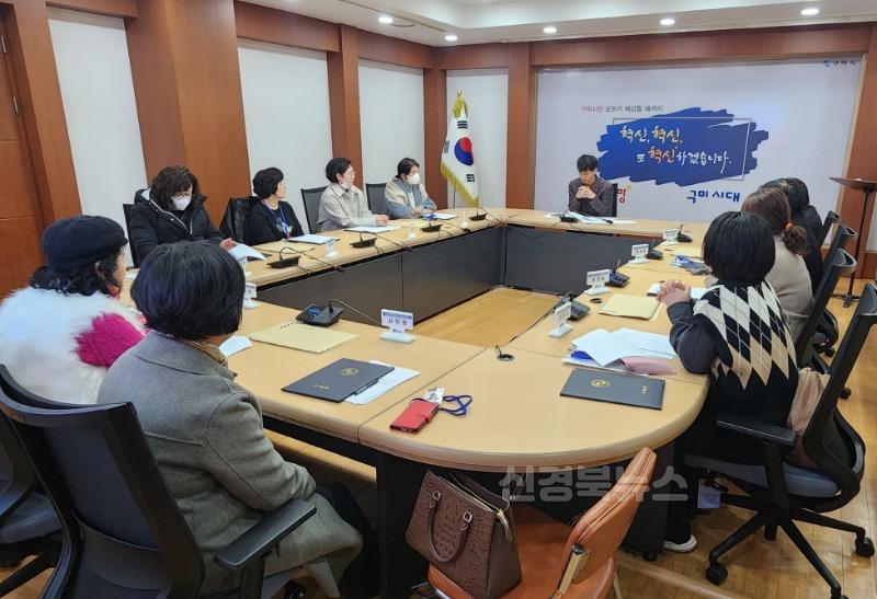 [어르신복지과]불편함이 없는지 귀 쫑긋 구미시  노인 인권지킴이단 출격2.jpg