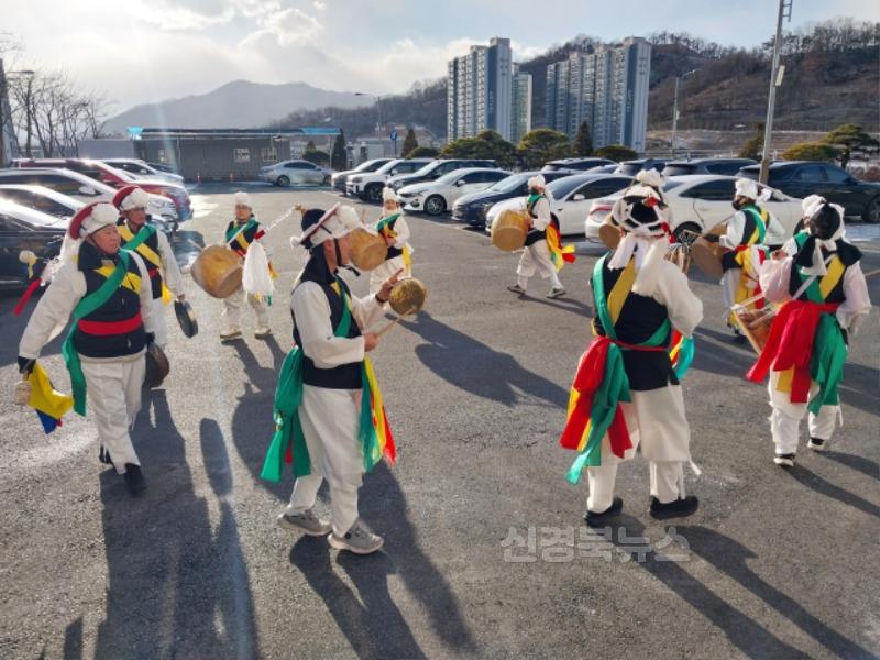 “악귀·잡신은 물러가라” 지좌동 농악단 지신밟기 열어-지좌동(사진4).jpeg