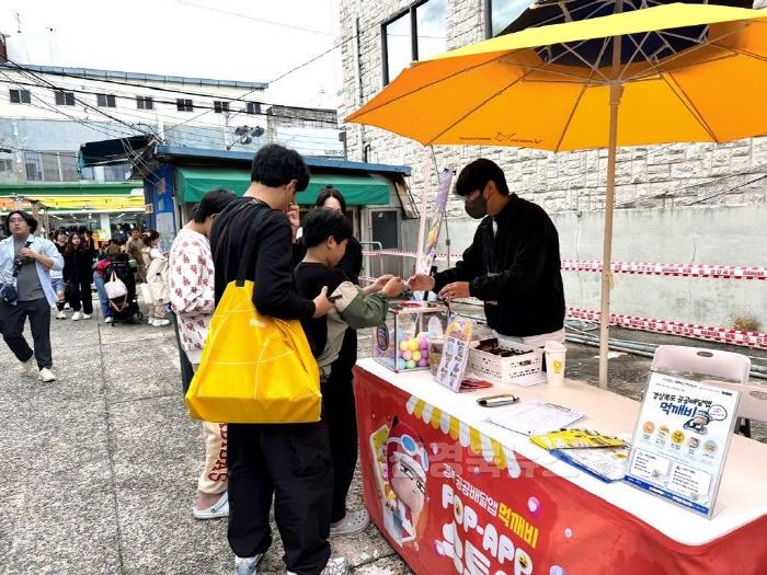 [크기변환][일자리경제과]먹깨비 홍보 사진(작년 라면축제 홍보부스)2.jpg