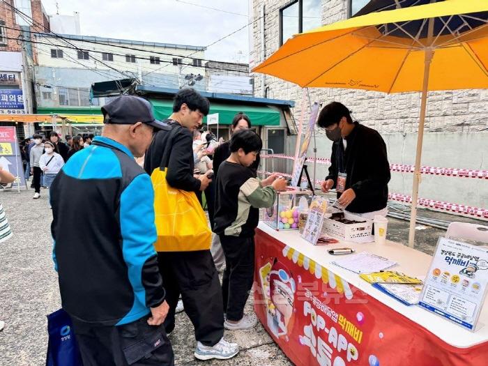 [크기변환][일자리경제과]먹깨비 홍보 사진(작년 라면축제 홍보부스)1.jpg