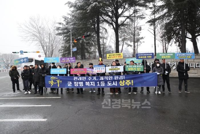 [크기변환]제2작전사령부 앞 홍보캠페인.jpg