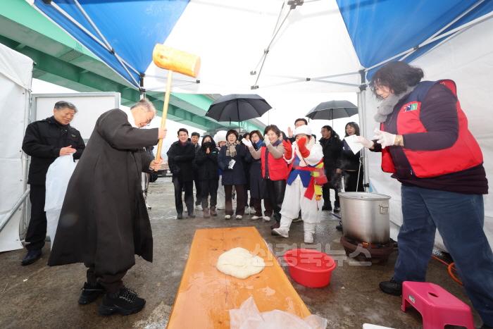 [크기변환]관광정책과)2025 청도군 정월대보름 민속한마당, 2만여 명 관광객 속에 대성황 (2).jpg