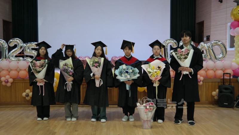 공검초-졸업식1.JPG