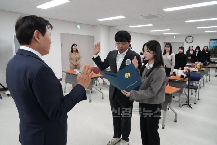 [크기변환][교육지원과] 예천교육지원청 2025.3.1.자 유·초·중등 신규교사 임명장 수여식 개최(1).jpeg