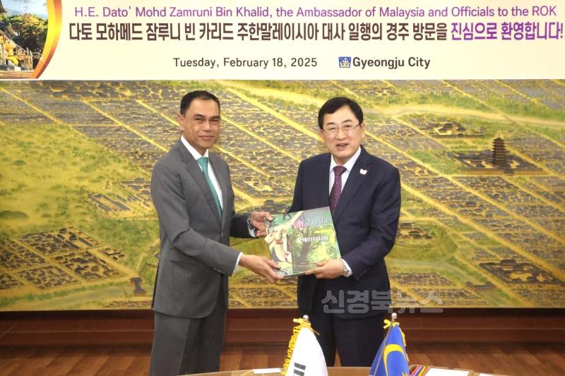 2_다토 모하메드 잠루니 빈 카리드 주한말레이시아 대사 경주 방문.jpg