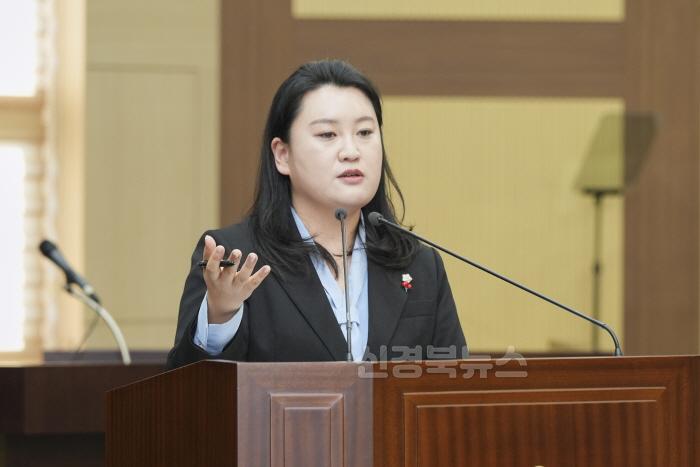 [크기변환]제255회안동시의회(임시회)_김새롬의원_시정질문 (2).jpg