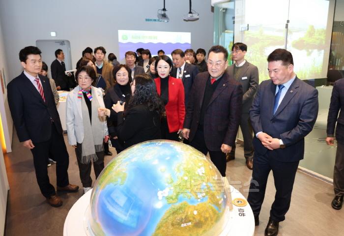 [크기변환]교육위원회 현장 방문2.jpg
