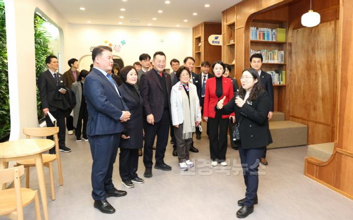 [크기변환]교육위원회 현장 방문4.jpg