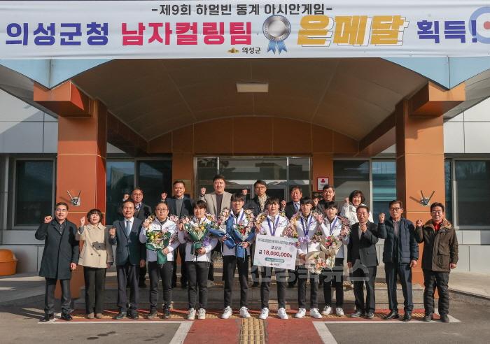 [크기변환]01의성군제공 남자컬링팀 환영식1.jpg