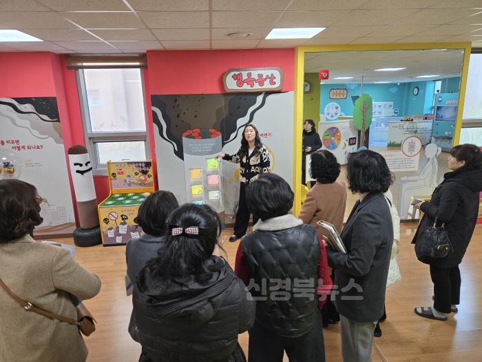 [크기변환]1 [사진] 영천시 어린이건강체험관, 칠곡군보건소에서 벤치마킹 다녀가 (2).jpg